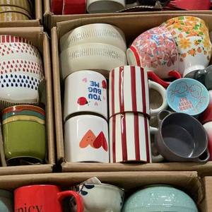 Vendu au poids, en gros, produits en céramique assortis et colorés, <span class=keywords><strong>lot</strong></span> de <span class=keywords><strong>vaisselle</strong></span> mixte, <span class=keywords><strong>assiettes</strong></span>, bols, tasses, prix bas - Product Image 4