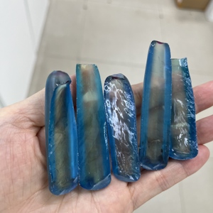 Saphir Paraiba synthétique brut non taillé en corindon - Product Image 3