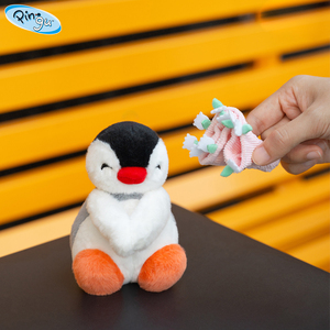 Ensemble de peluches Pingu Family Pingu <span class=keywords><strong>Pinga</strong></span> avec chapeau floral et bouquet, poupée en peluche originale de collection, cadeau, décoration d'intérieur, 12 cm - Product Image 4