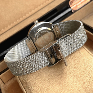 Reloj de mujer con esfera de nácar a la moda, reloj de cuarzo, resistente al agua, correa milanesa, reloj de moda. - Product Image 4
