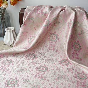 Tela Brocada con Precioso Motivo de Flores y Mariposas, Material Jacquard Teñido con Hilo Dorado para Qipao, Hanfu - Product Image 2