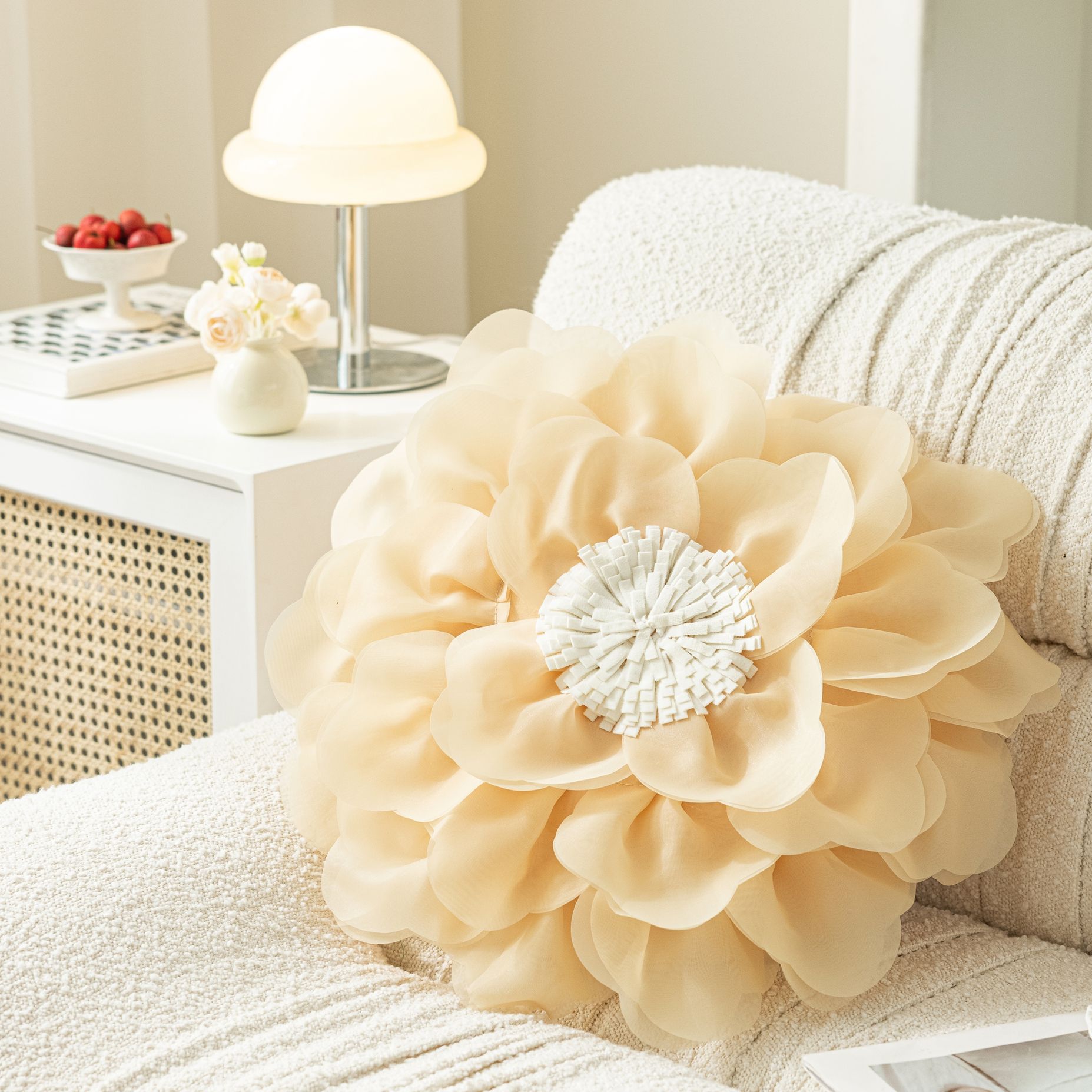 Flor de gasa amarilla huevo, estambre blanco, sin núcleo de almohada