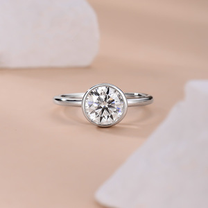 Bague Moissanite Pierre Solarite 1CT 2CT Prêt à Expédier Vente en Gros Prix Usine VVS Moissanite Bague en Argent Sterling 925 - Product Image 4
