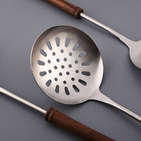 Ensemble d'ustensiles de cuisine Offre Spéciale Ustensiles de cuisine en acier inoxydable avec manche en bois Ustensiles de cuisine en acier inoxydable