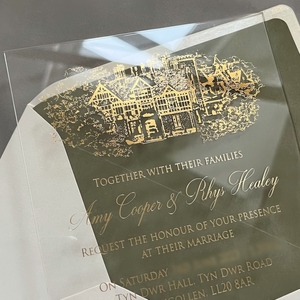 Juego de Invitaciones de Boda de Acrílico Verde Salvia de Lujo con Impresión en Dorado, Invitación Transparente Personalizada con Sello de Cera y RSVP - Product Image 3