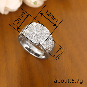 Anello di Lusso Geometrico a Mezza Fascia in Metallo Scintillante, Gioiello di Moda per Donne - Product Image 4