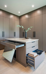 Dressing sur mesure de luxe <span class=keywords><strong>avec</strong></span> îlot en marbre, <span class=keywords><strong>armoire</strong></span> moderne pleine hauteur en bois <span class=keywords><strong>avec</strong></span> armoires de rangement en verre - Product Image 5