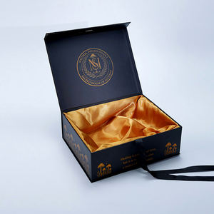 Scatole Regalo Magnetiche con Laminazione in Lamina d'Oro, Goffratura, Rivestimento in Tessuto di Seta, Logo Personalizzato, Ecologiche in Cartone Nero con Nastro - Product Image 1