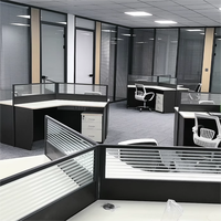 Mobilier de bureau OEM Table de bureau moderne au design spécial 120 degrés 3 places Poste de travail du personnel de bureau