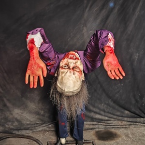 Oso atrapado: Accesorios de terror para casas embrujadas, personajes aterradoras de tamaño real activables por aire, modelos personalizables con sensor. - Product Image 2