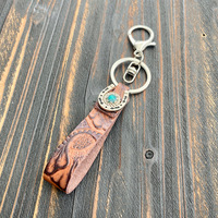 Porte-clés rétro en cuir véritable style western avec motif floral turquoise en relief, bracelet de poignet bohème en cuir de vachette gravé, chaîne porte-clés