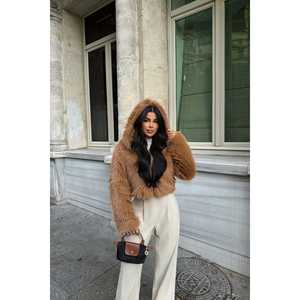 Manteau en fourrure de vison beige, extérieur en laine, simple boutonnage, fermeture éclair, rembourrage en coton, imprimé animal, coque en laine tissée, ceinture - Product Image 1