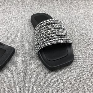 Sandales de plage polyvalentes et élégantes pour femmes, pour une utilisation en plein air en été, design antidérapant, tendance de la mode, respirantes et confortables - Product Image 4