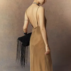 Vestido de cetim feminino sexy com ombros largos, vestido maxi para festa formal de formatura, vestido sem costas, moda feminina, atacado, 2024