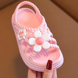 Chaussons d'été pour enfants, motif floral, confortables pour les filles de 2 à 8 ans, antidérapants, tongs de plage, chaussures pour enfants à la maison - Product Image 4