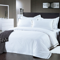 Tissu en microfibre blanc blanchi en polyester 85GSM 100% à bas prix pour drap de lit d'hôtel