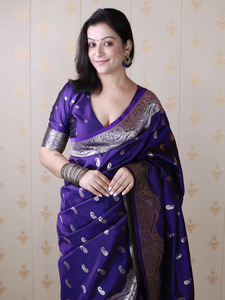 Sari de seda suave elegante violeta Banarasi con intrincado diseño tejido Zari plateado Ideal para bodas celebraciones festivas - Product Image 4