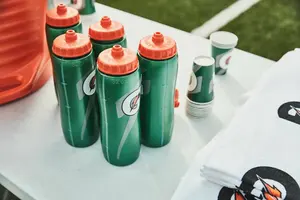 32oz plastique sport Squeeze Gatorade bouteille d'eau isolé vélo bouteilles d'eau pour la course à pied Football bouteille d'eau