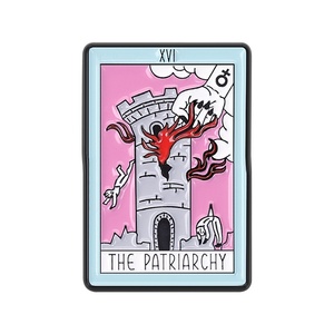 Broche Rectangular Pintado con Diseño de Carta del Tarot en Inglés Europeo y Americano, Puño de Poder, Versátil para Regalo o Accesorio - Product Image 5
