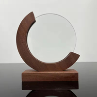 Trophée en bois massif avec incrustation de cristal noir transparent rond, plaque de récompense en cristal