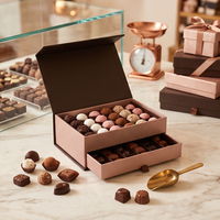 Boîte cadeau de luxe personnalisée à deux étages pour chocolats, avec inserts de séparation, logo imprimé en feuille d'or, boîte à fermeture magnétique