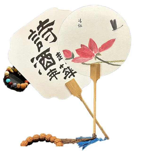 कस्टम लोगो पेपर गोल बांस पंखा प्रोमोशनल उपहार सेट मुद्रित पंखा चीनी स्टाइल हैंड डांस वेडिंग पार्ट पेपर लटकन के साथ