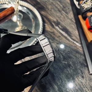 Reloj Mecánico de Lujo de Alta Calidad con Diamantes Completos y Piezas Hechas a Mano con Morganita, Disponible para Envío Inmediato - Product Image 4