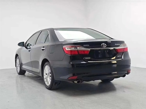 รถยนต์<span class=keywords><strong>มือ</strong></span><span class=keywords><strong>สอง</strong></span> Toyota <span class=keywords><strong>Camry</strong></span> ปี <span class=keywords><strong>2015</strong></span>-2023 เครื่องยนต์ 2.0L/2.5L พวงมาลัยซ้าย เบาะหนังสีเข้ม ล้อแม็ก R16 เกียร์อัตโนมัติ ภายในกว้างขวาง เหมาะสำหรับการเดินทางประจำวันและครอบครัว - Product Image 4