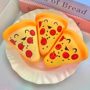 Juguete Sensorial Blando de Comida: Rodaja de Pizza Antiestrés, Bola Suave, Adorno de Escritorio Novedoso y Lindo, Regalo para Niños, Set de Exhibición al por Mayor - Product Image 1