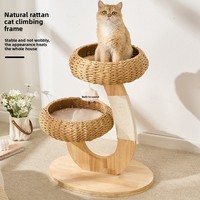 Árvore para Gatos Moderna em Madeira Sólida Natural 2 em 1 com Cama Integrada e Arranhador para Gatos de Pequeno e Médio Porte - Edição de Natal