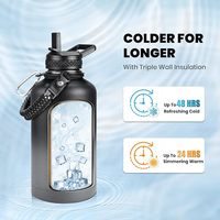 Botol air kaca 56oz dengan sedotan dan pegangan tutup, lengan pelindung, botol kaca motivasi olahraga setengah galon