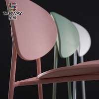 Chaises de Restaurant en plastique pp empilables avec pieds en métal, design Original de haute qualité DC-1433