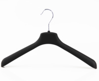 Cintre en plastique classique YT avec revêtement en caoutchouc, cintre durable pour vêtements, costumes et manteaux pour hommes