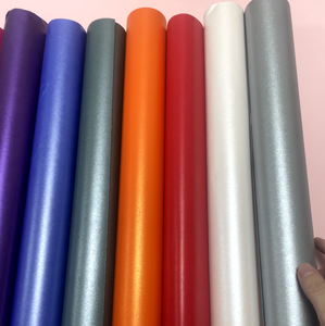 กระดาษห่อของขวัญมุก 80 แกรม แบบม้วน – สีพื้นพร้อมประกายมุกสำหรับห่อของขวัญ - Product Image 5