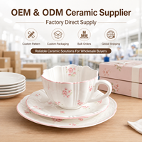 Ensemble de tasses et soucoupes en céramique à imprimé floral rose de luxe, bord festonné, vaisselle en porcelaine, coffret cadeau, OEM ODM, vente en gros