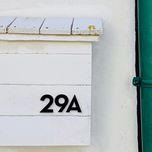 Plaques de porte d'appartement autocollantes modernes en acrylique noir résistant à l'eau de 75 mm (3 pouces) pour extérieur - Product Image 5