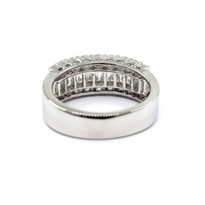 KING O KING Bague en or blanc 18 carats sur mesure avec diamants taille brillant 32x2.00CT certifiés IGI pour anniversaire majeur et évaluation - Product Image 3