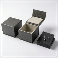 Caja de Regalo de Presentación de Joyería de Alta Gama Personalizada con Tapa Magnética, Papel Texturizado con Inserto de Terciopelo para Anillos y Collares
