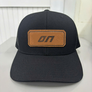 โรงงานผลิตหมวกแบบกำหนดเอง หมวกตาข่าย 6 แผง ทรง 112 ปีกโค้ง หมวก Trucker ปักลาย ปักโลโก้ตามสั่ง - Product Image 1