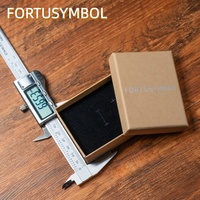 FORTUSYMBOL Collier pendentif scapulaire chrétien personnalisé en cuir PU avec image et lettre sur mesure Unisexe