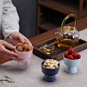 Plato de cerámica para frutas con soporte, redondo, de porcelana, diseño moderno, para servir bocadillos en bodas y fiestas. - Product Image 4