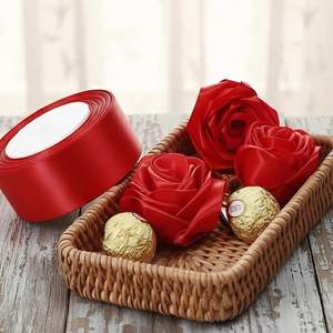 Ruban en satin gros-grain imprimé avec un design en relief 3D personnalisé par le fabricant, avec logo de marque pour l'emballage de cadeaux - Product Image 3