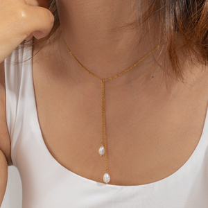 قلادة ضيقة بسيطة مطلية بالذهب عيار 18 من الفولاذ المقاوم للصدأ للنساء قلادة بدلاية من اللؤلؤ والمياه العذبة والشراشيب والمجوهرات - Product Image 3