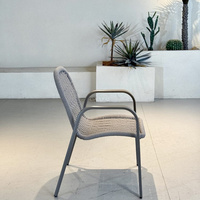 Chaise de jardin en métal avec assise et dossier tressés pour terrasse extérieure
