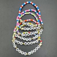 Bracelet personnalisé MIRA pour femme avec perles dorées et lettres