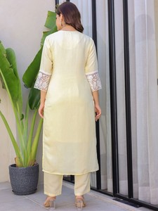 Crema Floral Bordado Regular Puro Seda Kurta Con Pantalón Con Dupatta - Product Image 4