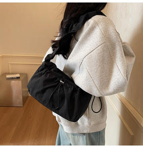 Sac nuage plissé en dentelle <span class=keywords><strong>de</strong></span> style coréen pour femmes, sac bandoulière léger, sac fourre-tout <span class=keywords><strong>de</strong></span> <span class=keywords><strong>sport</strong></span> décontracté <span class=keywords><strong>de</strong></span> grande capacité. - Product Image 6