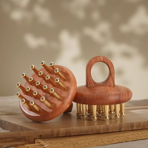 All'ingrosso in ottone testa di massaggio pettine Kansa ottone Gua Sha pettine rame cuoio capelluto massaggiatore con manico in legno - Product Image 1