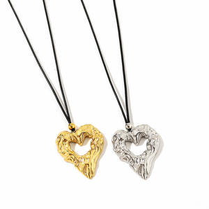 Collar con Colgante de Corazón de Acero Inoxidable, Chapado en Oro de 18k, Ajustable, para Uso Casual - Product Image 4