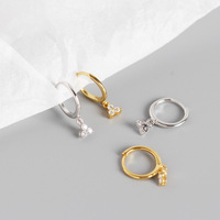 Zierliche 14K Vergoldete S925 Silber Blumen-Zirkon-Creolen 925 Sterling Silber Florale Huggie-Ohrringe